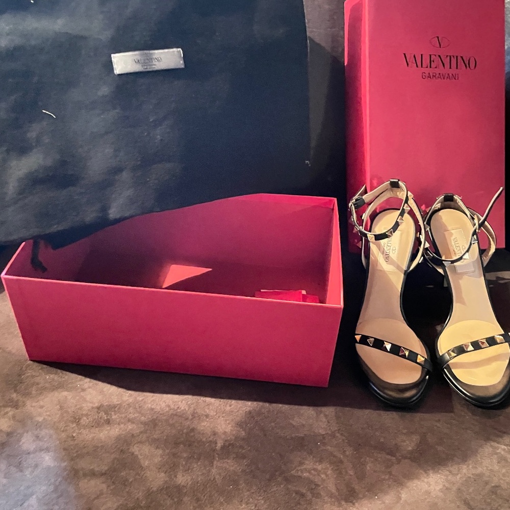 Valentino heeled sandals size 5.5 like new
